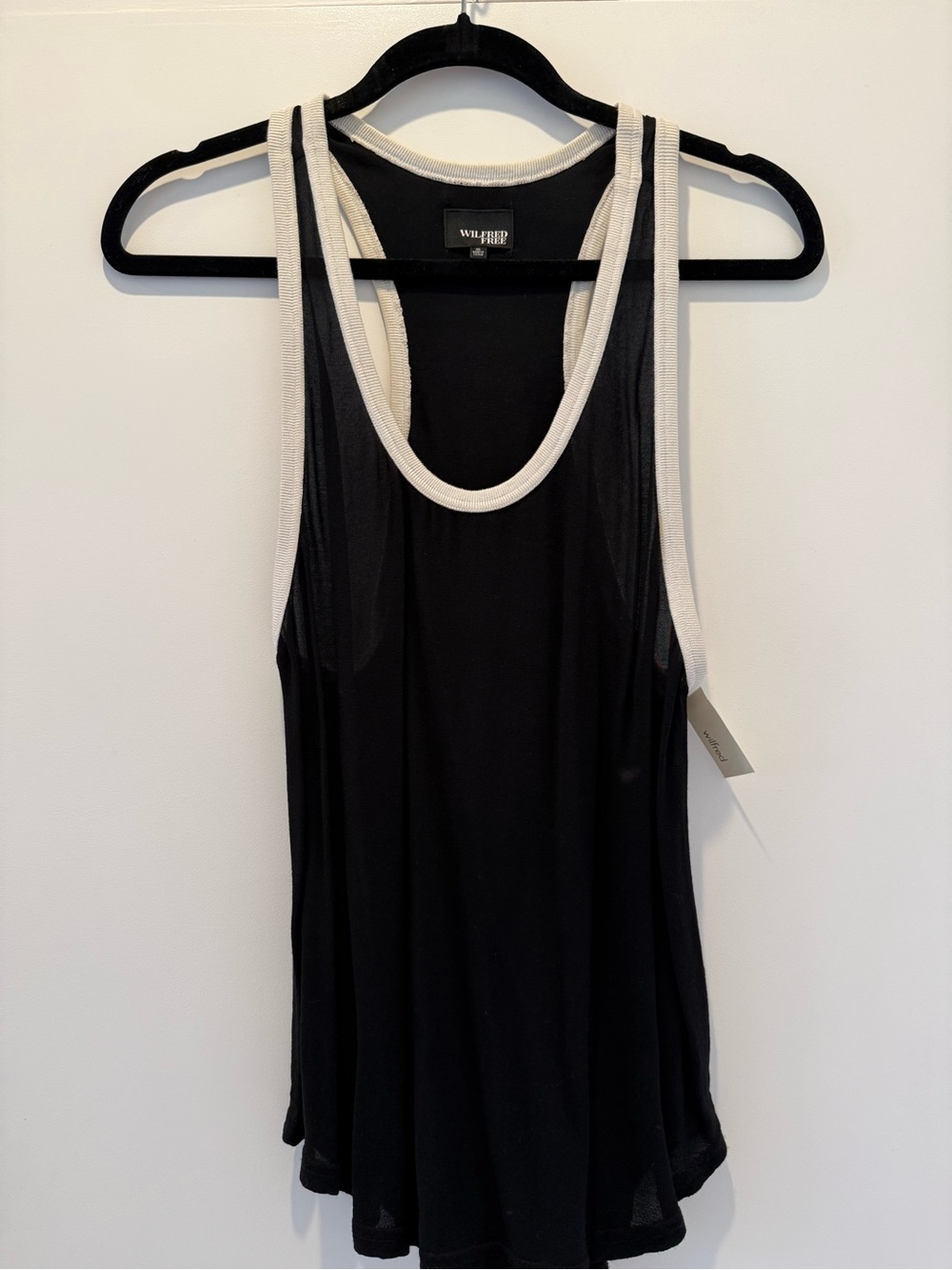 Wilfred Black White Tank Aritzia Abercrombie Babaton Gap Madewell Everlane Dissh